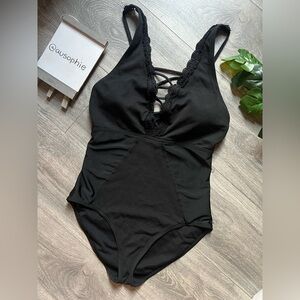 Seeker’s Australia Black Lace-Up One-Piece
Swimsuit Women's Size US 8